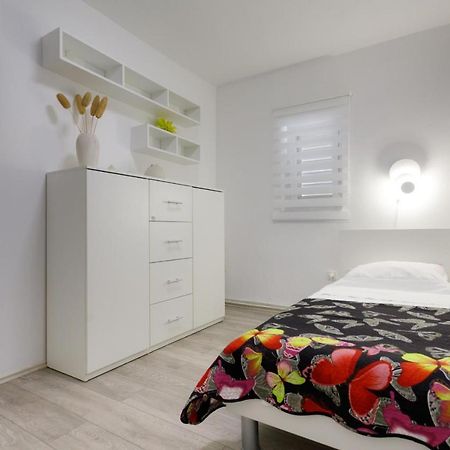Apartman Laura Krk Town Eksteriør billede