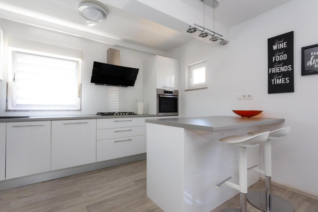 Apartman Laura Krk Town Eksteriør billede