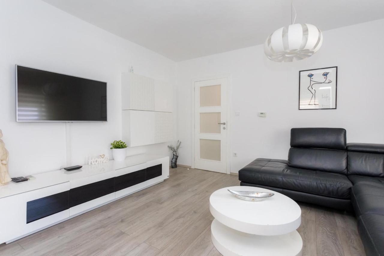 Apartman Laura Krk Town Eksteriør billede