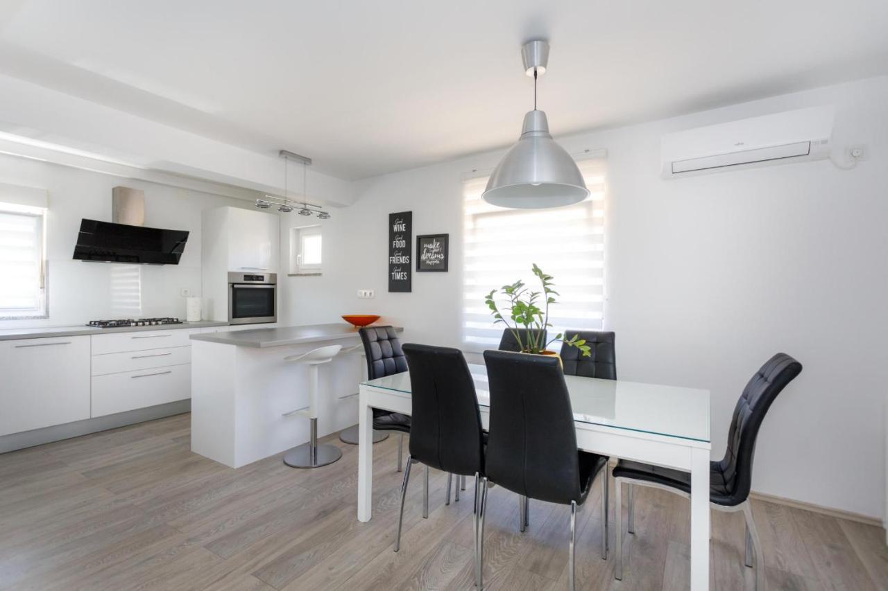 Apartman Laura Krk Town Eksteriør billede