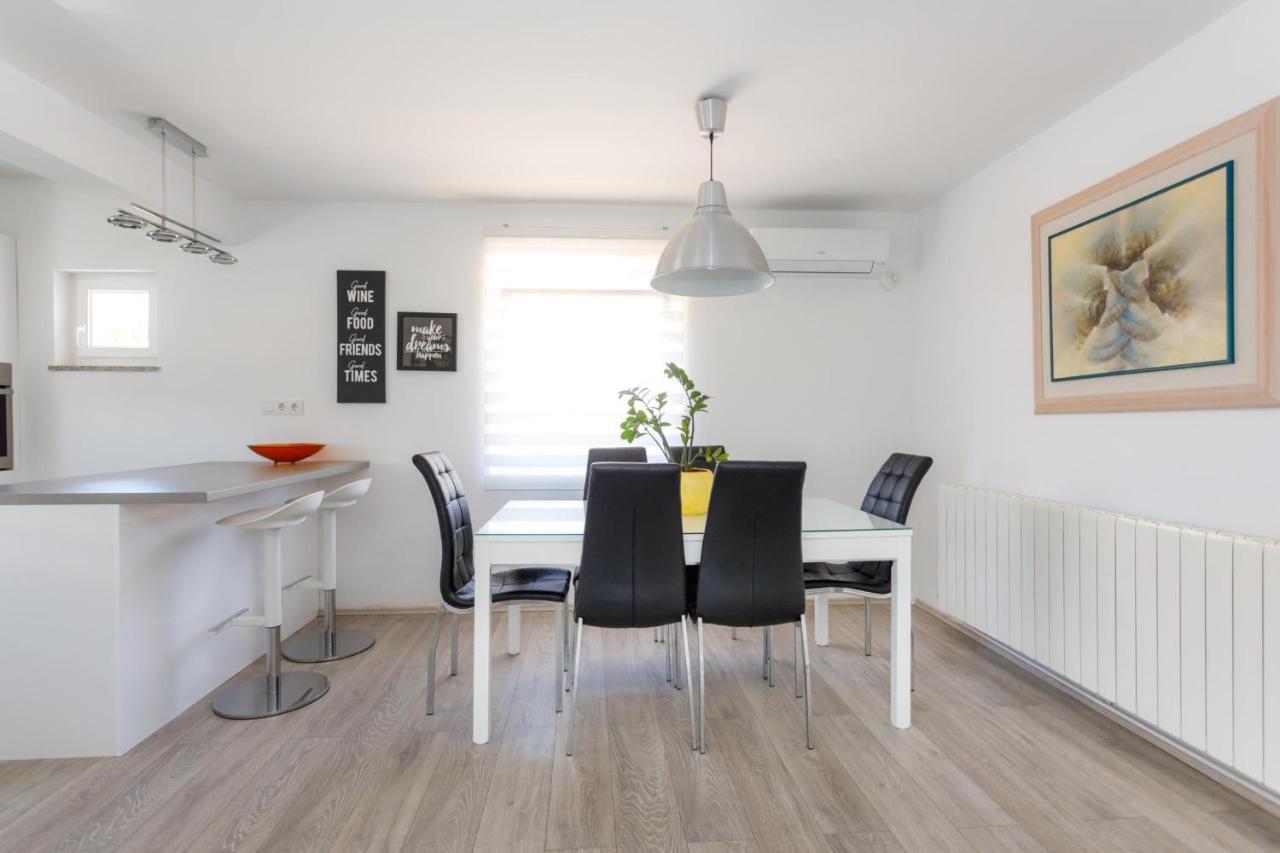 Apartman Laura Krk Town Eksteriør billede