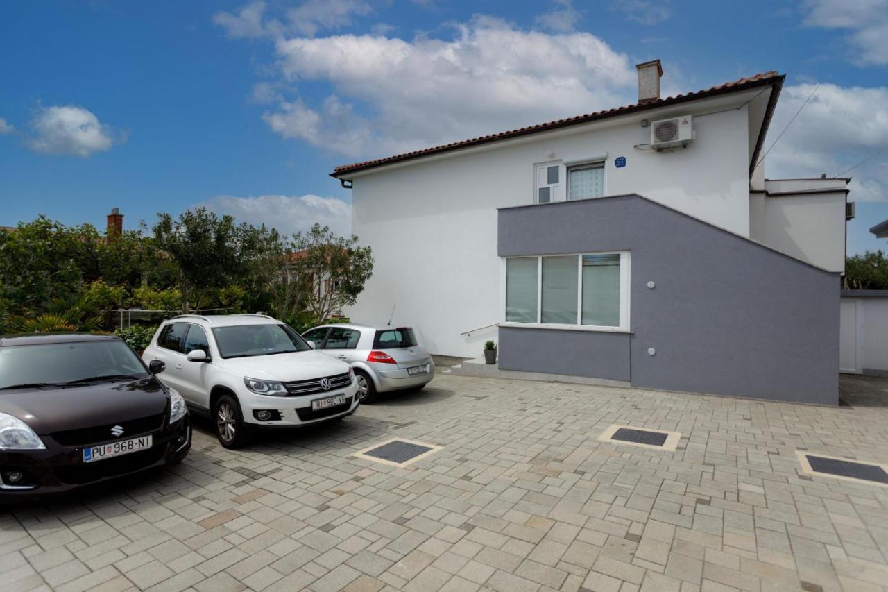 Apartman Laura Krk Town Eksteriør billede