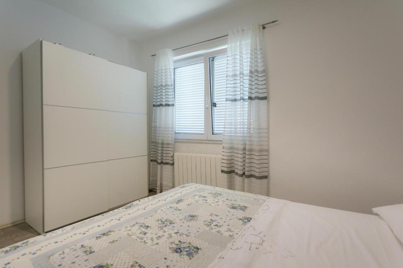 Apartman Laura Krk Town Eksteriør billede