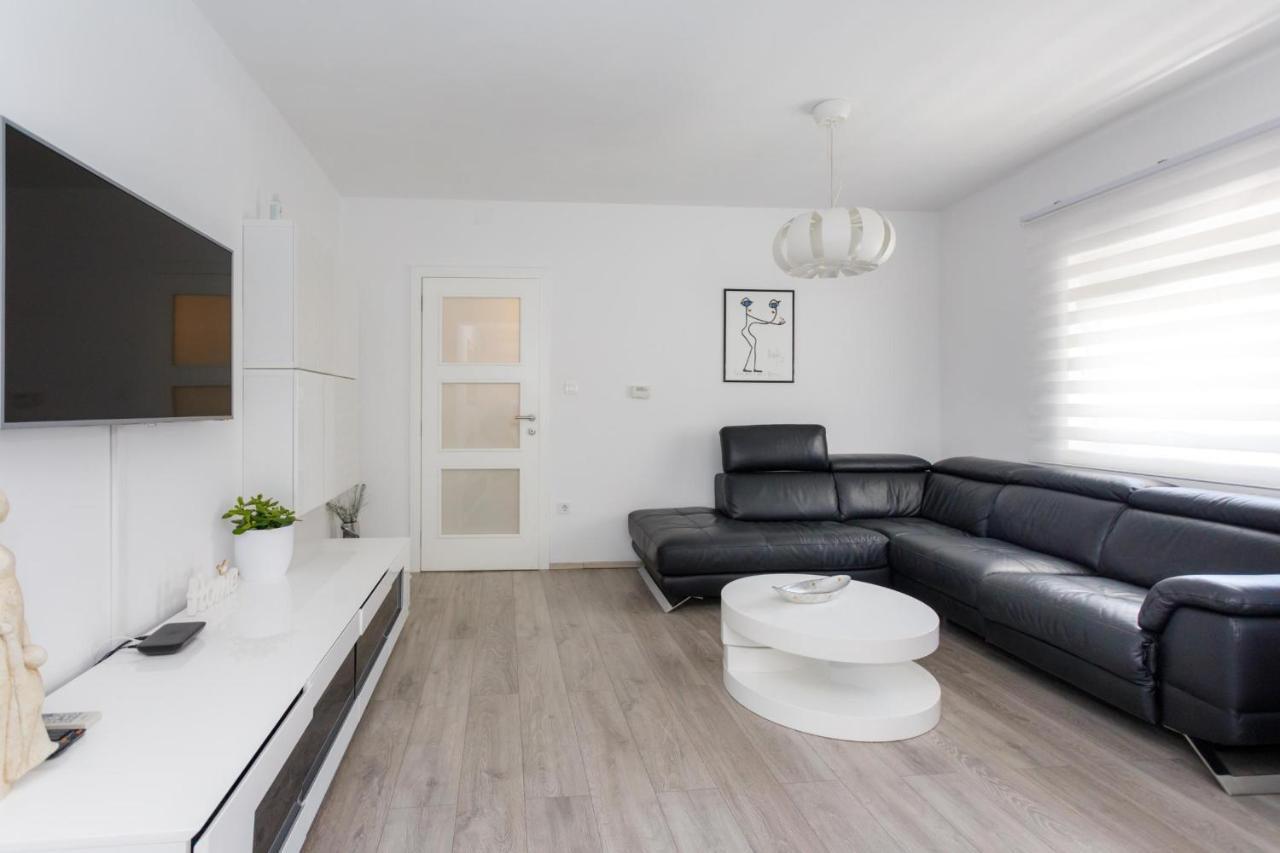 Apartman Laura Krk Town Eksteriør billede