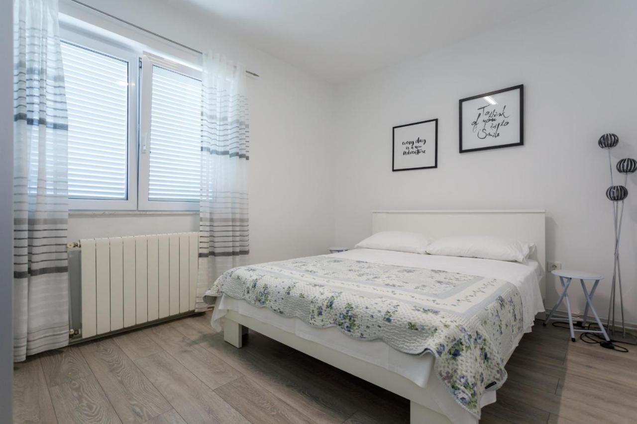 Apartman Laura Krk Town Eksteriør billede